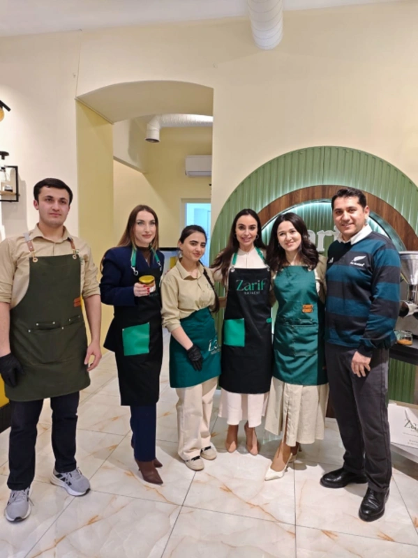 Leyla Əliyeva və Alyona Əliyeva Gəncədə qadın sahibkarın sağlam qida brendi ilə tanış olublar - FOTO