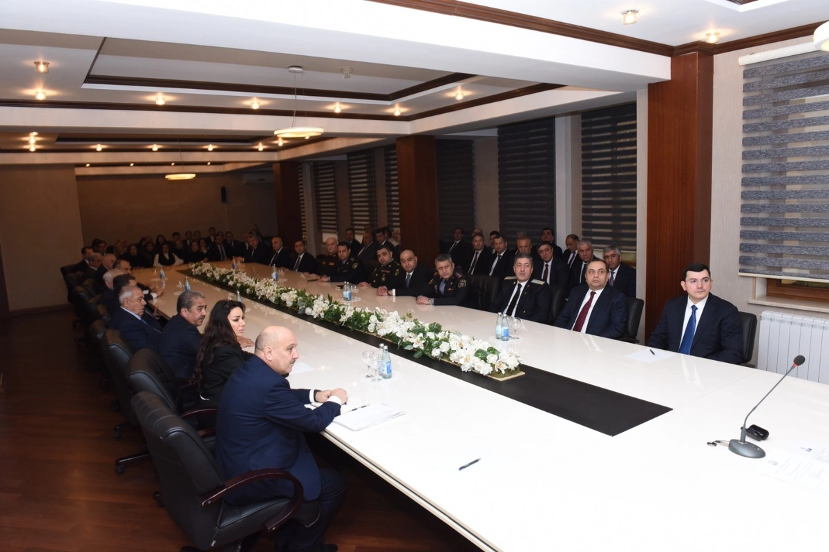 Nəsimi Rayon İcra Hakimiyyətinin başçısı kollektivə təqdim olundu - FOTO