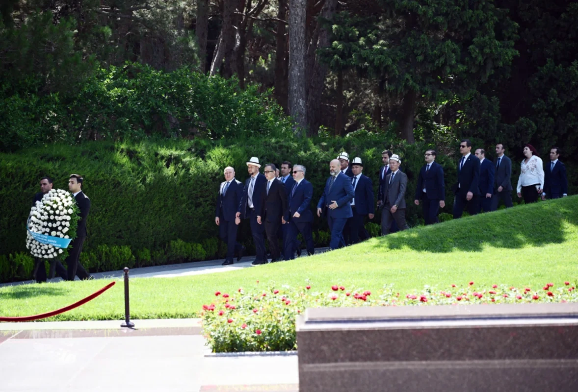 TDT ölkələrinin dini qurum rəhbərləri Fəxri xiyabanı və Zəfər parkını ziyarət ediblər - FOTO