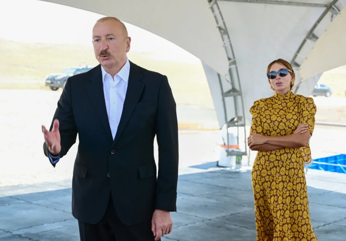 İlham Əliyev Naxçıvan Sənaye Parkının təməlini qoyub - FOTO - YENİLƏNİB