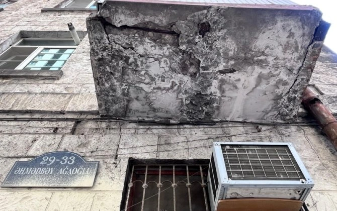 Bakıda köhnə bina eyvanları ölüm saçır!..- FHN, icra hakimiyyətləri, Dövlətqaçqınkom təcili tədbirlər görməlidir!..