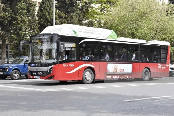 40 dəqiqə avtobus gözləyərlər? - Bakıda avtobuslar ya gecikir, ya yolda xarab olur - VİDEO