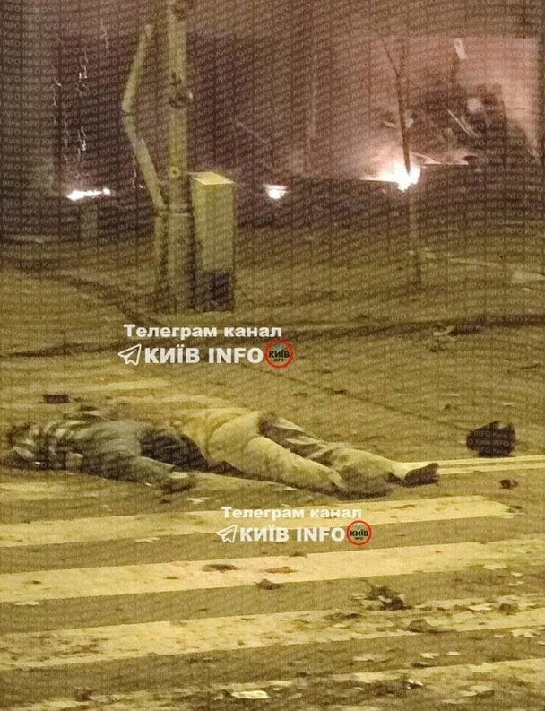 Kiyevdə ölənlərin sayı sürətlə artır: küçələrdə qalmış insan cəsədlərinin yanında telefon zəng çalır...-FOTOLAR