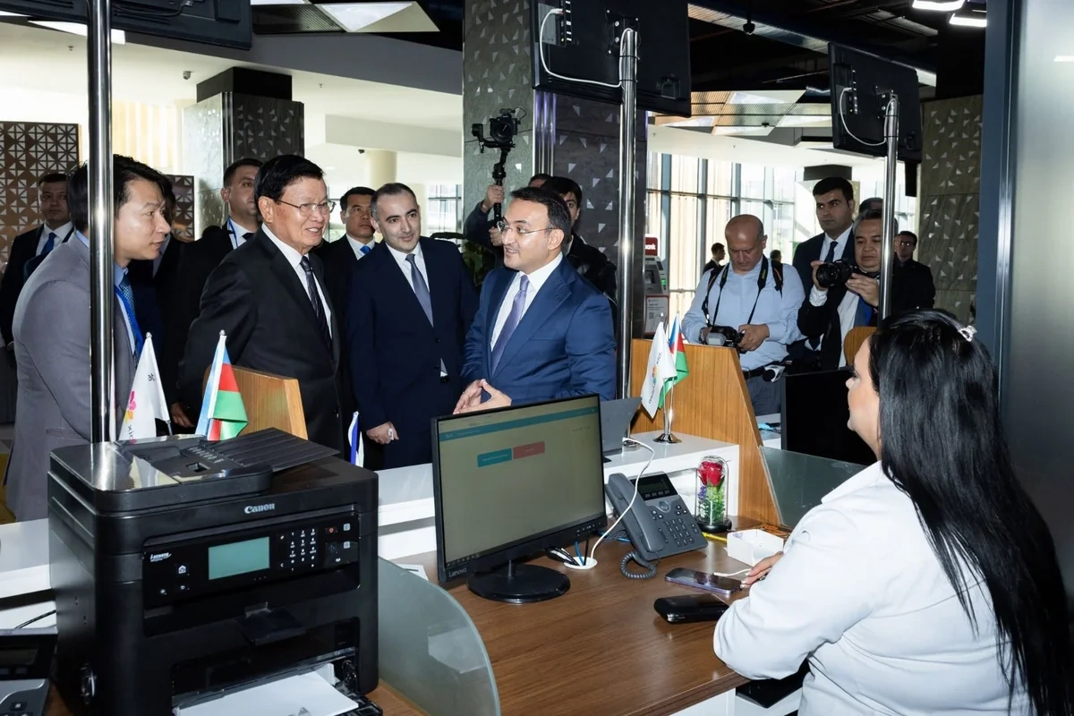 Laos Prezidenti “ASAN xidmət” mərkəzinin fəaliyyəti ilə tanış oldu - FOTOLAR