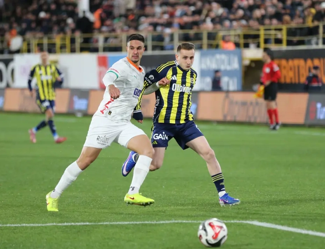 Türkiyə Superliqası: "Fənərbağça" qol duelindən qalib ayrıldı