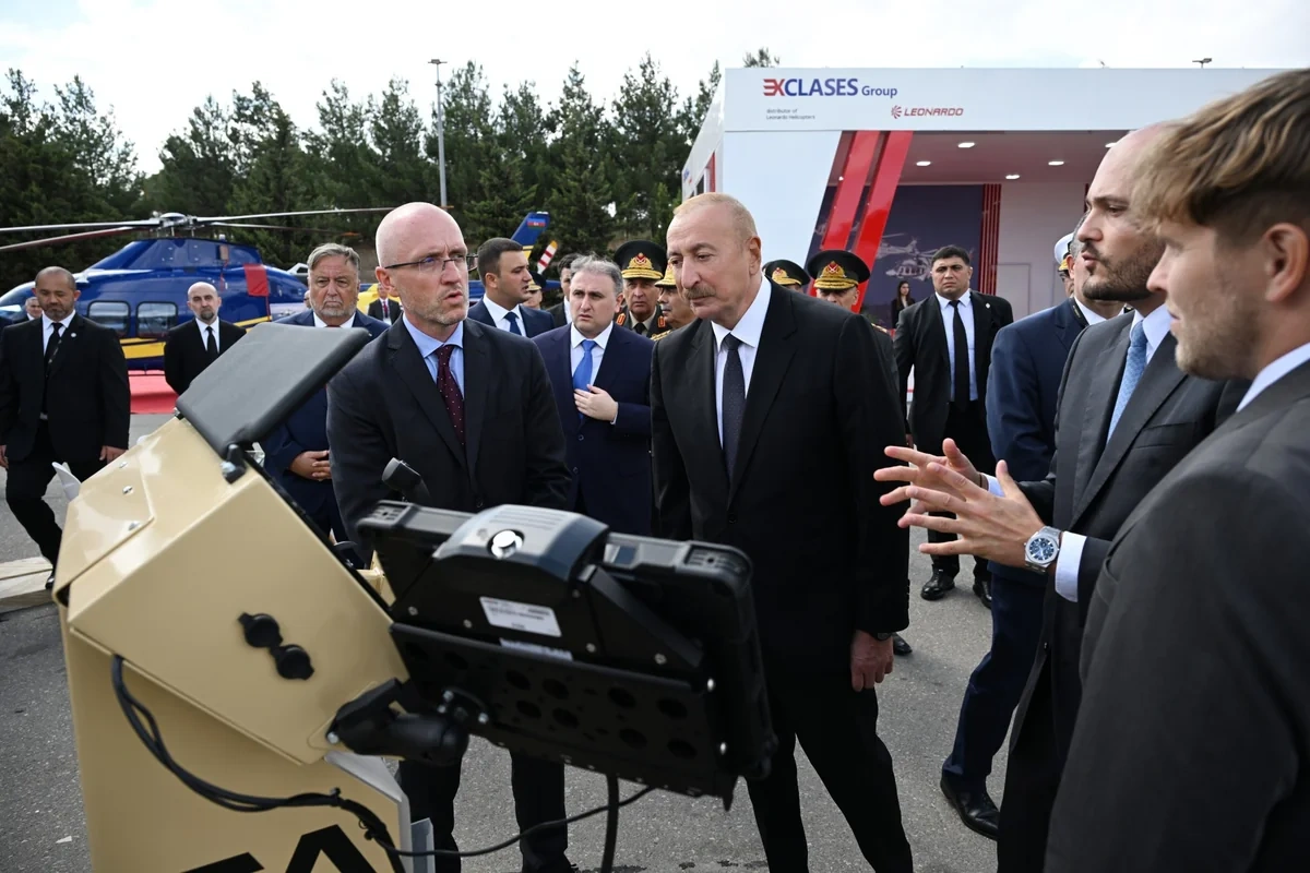 Prezident və xanımı sərgilərlə tanış oldu - FOTOLAR - YENİLƏNİB