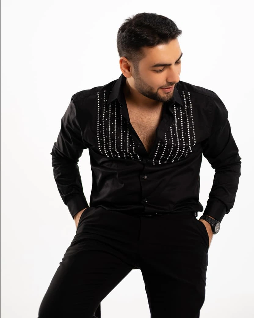 Məşhur sənətkarın nəvəsi olan Ozan: “Zaur Baxşəliyev məni rayondan səhnəyə gətirdi, velosipedlə dönər paylayırdım...” - FOTO+ÖZƏL