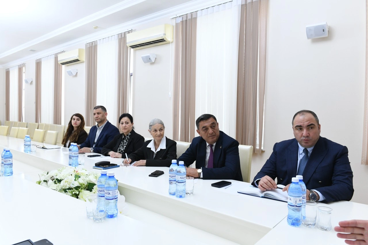 Rövşən Rzayev İctimai Şuranın üzvləri ilə görüşdü - FOTO