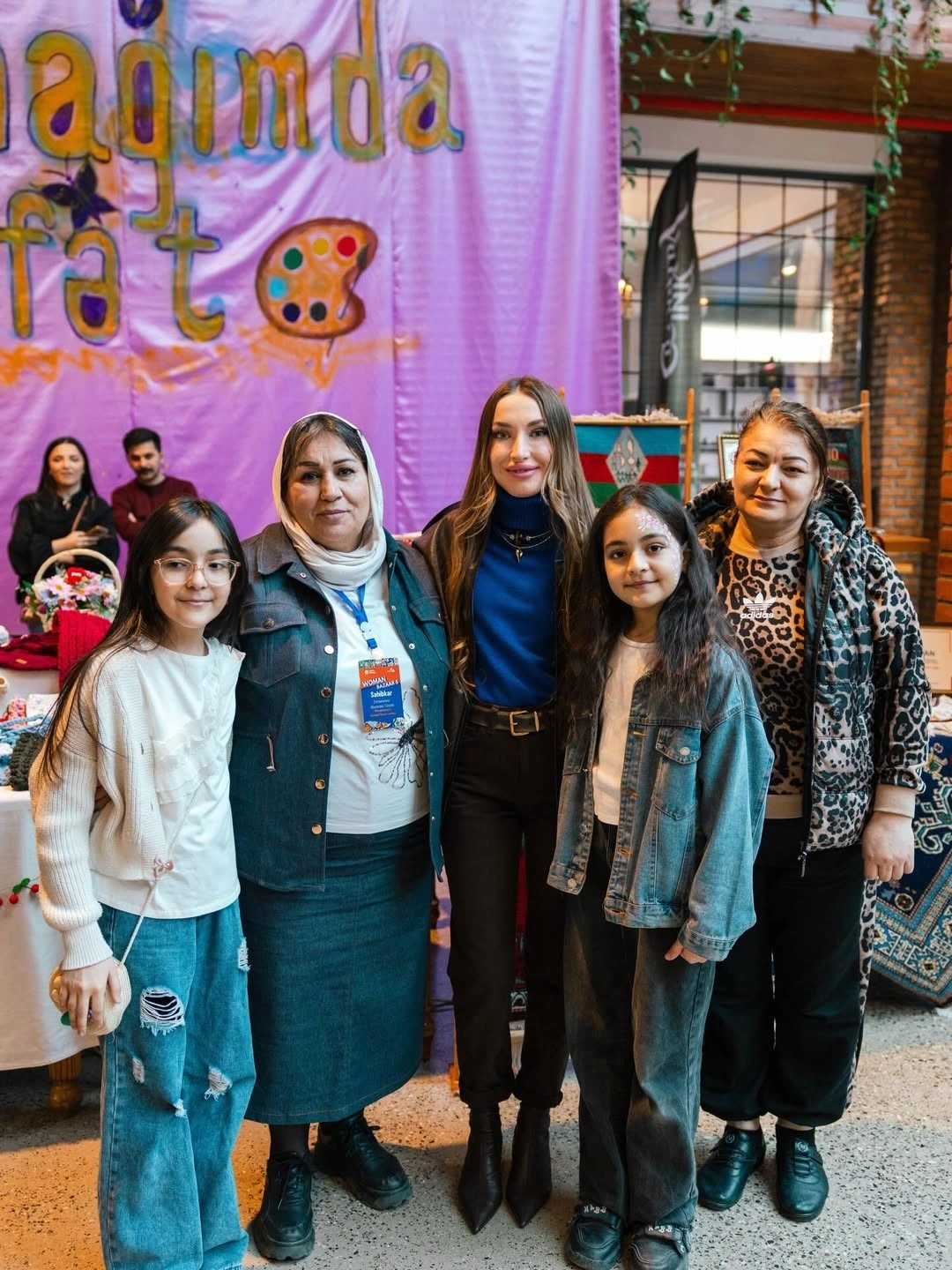 Prezidentin qızları və gəlini "Woman Bazaar" festivalında - FOTOLAR