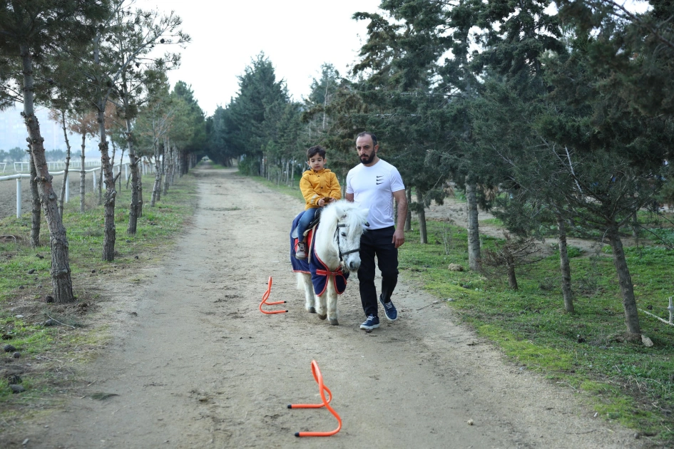 Əlilliyi olan 1300-dən çox şəxs hippoterapiya xidmətlərinə cəlb olunub - FOTO