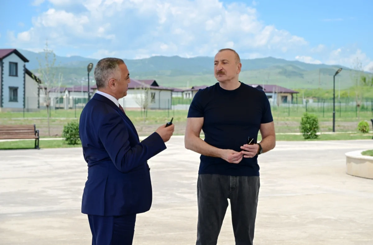 İlham Əliyev Xocalıda hərbçilərə tikilən evlərlə tanış oldu - FOTO
