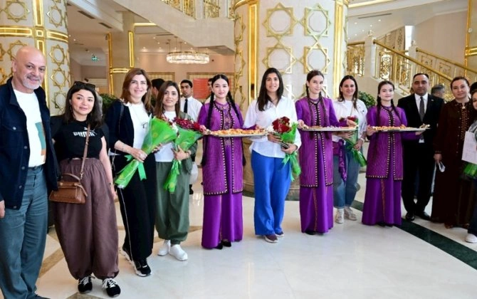 Aşqabad Azərbaycan mədəniyyətini qarşılayır - FOTOLAR