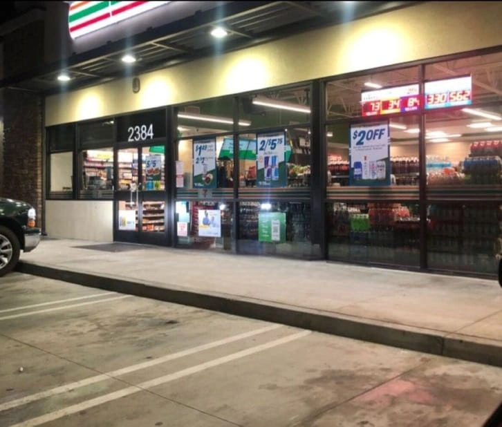 Azərbaycanda "zapravka" supermarketlə bir satışa çıxarıldı - 5 milyon