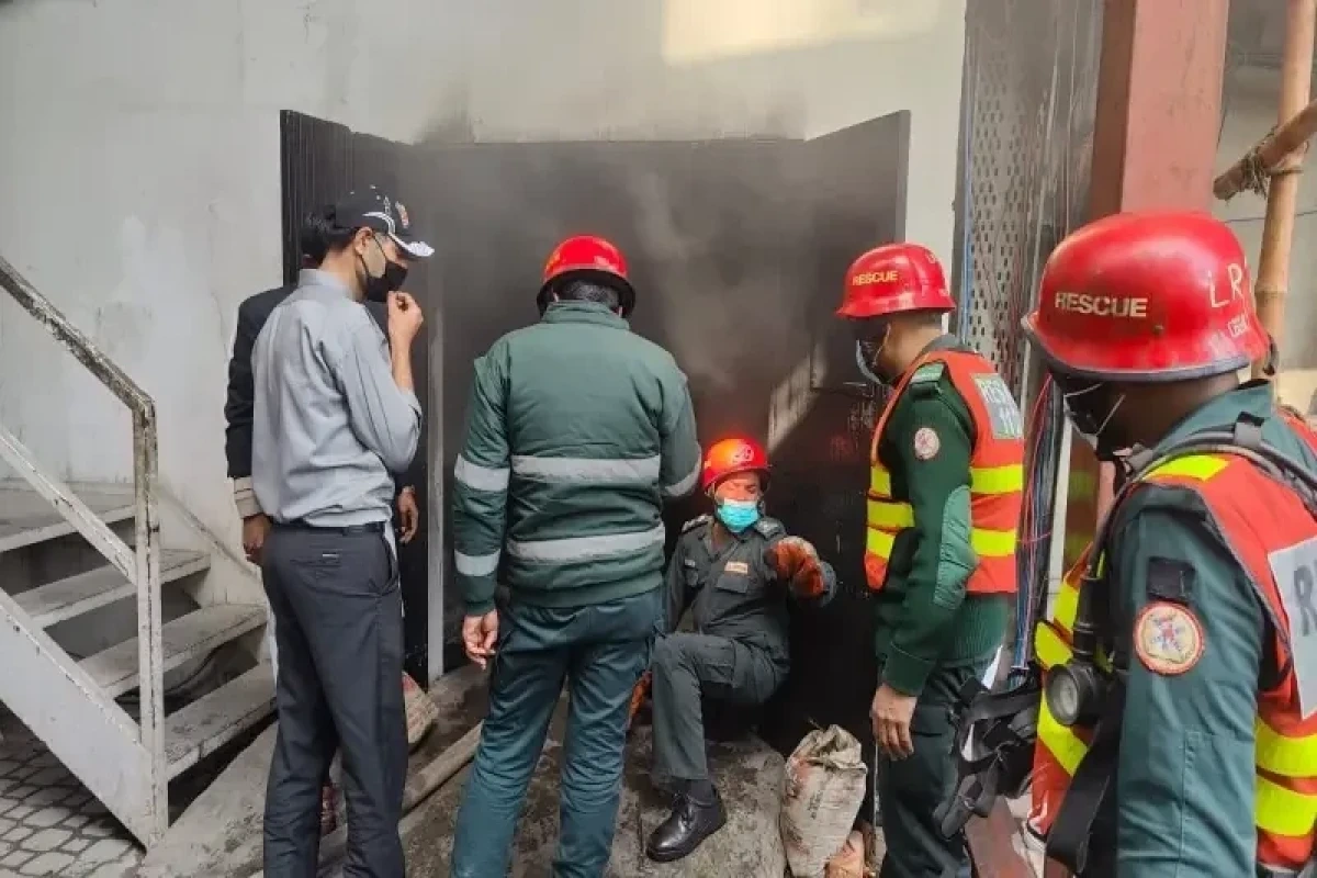 Pakistanda hoteldə yanğın zamanı iki nəfər ölüb