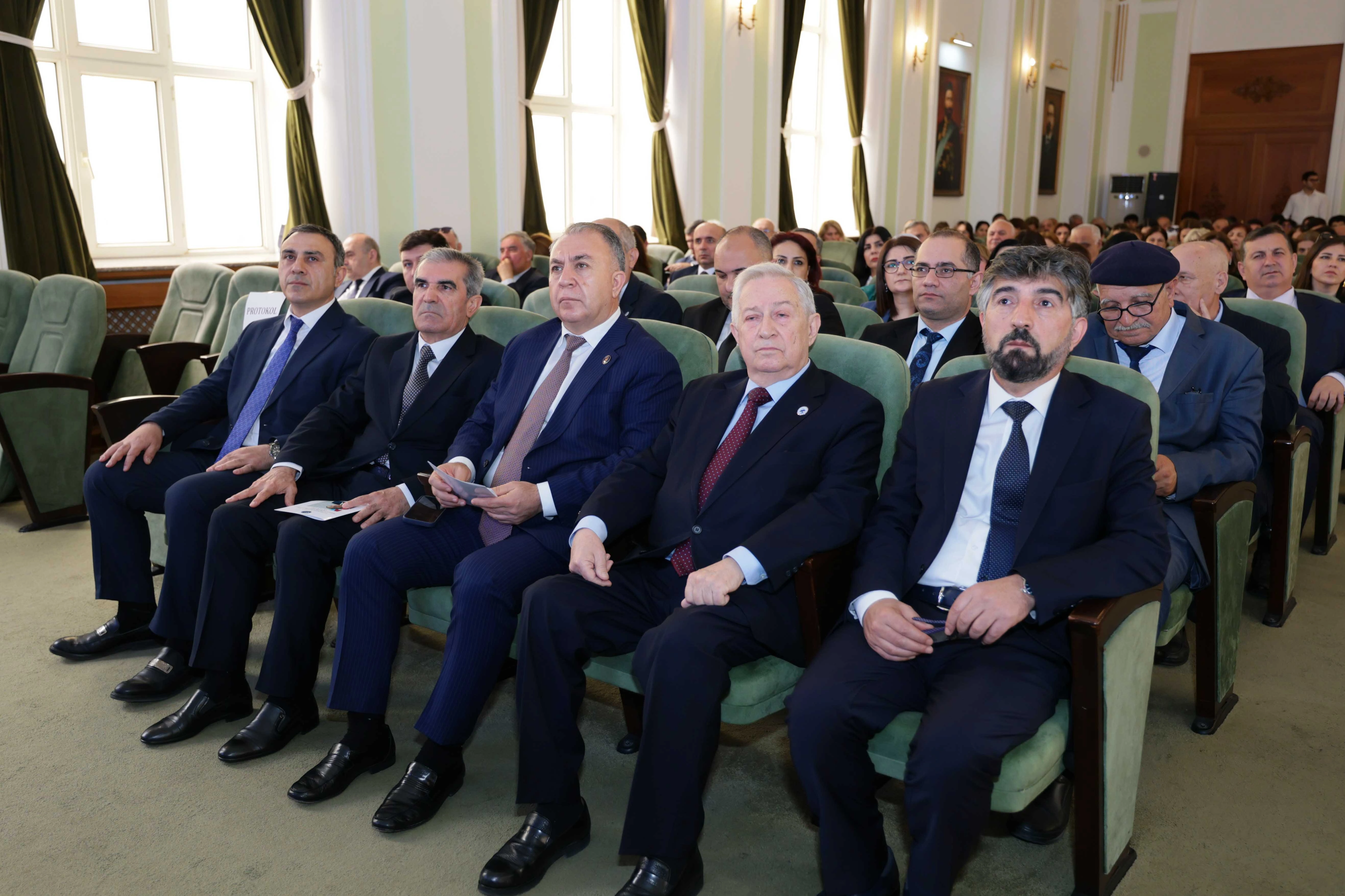 UNEC-də “Heydər Əliyev irsi: Elm, təhsil və milli tərəqqi” adlı elmi-praktiki konfrans keçirilib - FOTO