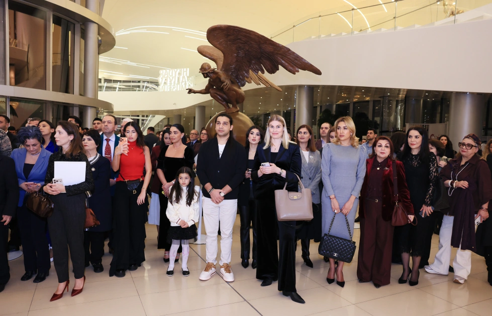 Heydər Əliyev Mərkəzində Kerol Förmenin sərgisinin açılışı oldu - FOTO