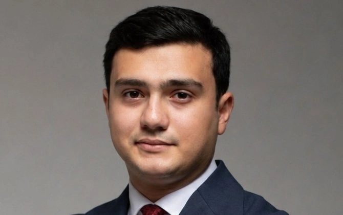 Sədrin köməkçisi idi, şöbə müdiri təyin edildi
