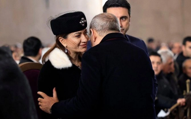 Paşinyan həyat yoldaşını 1-ci Xanımların Qlobal Akademiyasının Nyu-Yorkdakı tədbirinə yollayır...