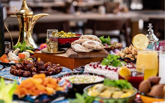 Restoranlardakı iftar menyuları dinə ziddir - İlahiyyatçıdan AÇIQLAMA