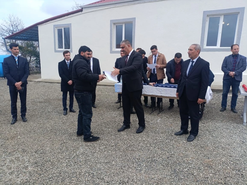 Xocavəndin Xanoba kəndində 25 ailəyə evlərinin açarları təqdim olunub - FOTO