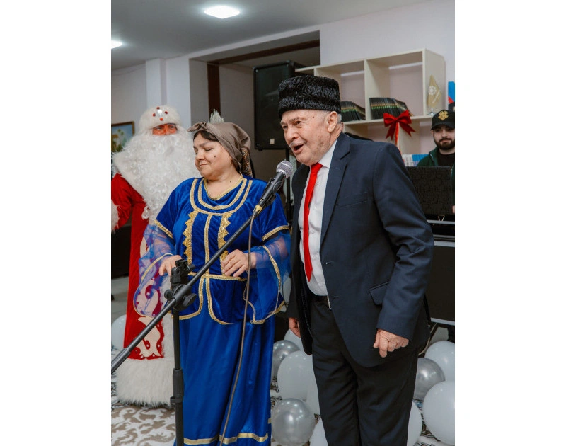 Ahıl şəxslər üçün sosial xidmət müəssisəsində Yeni il süfrəsi açılıb - FOTO