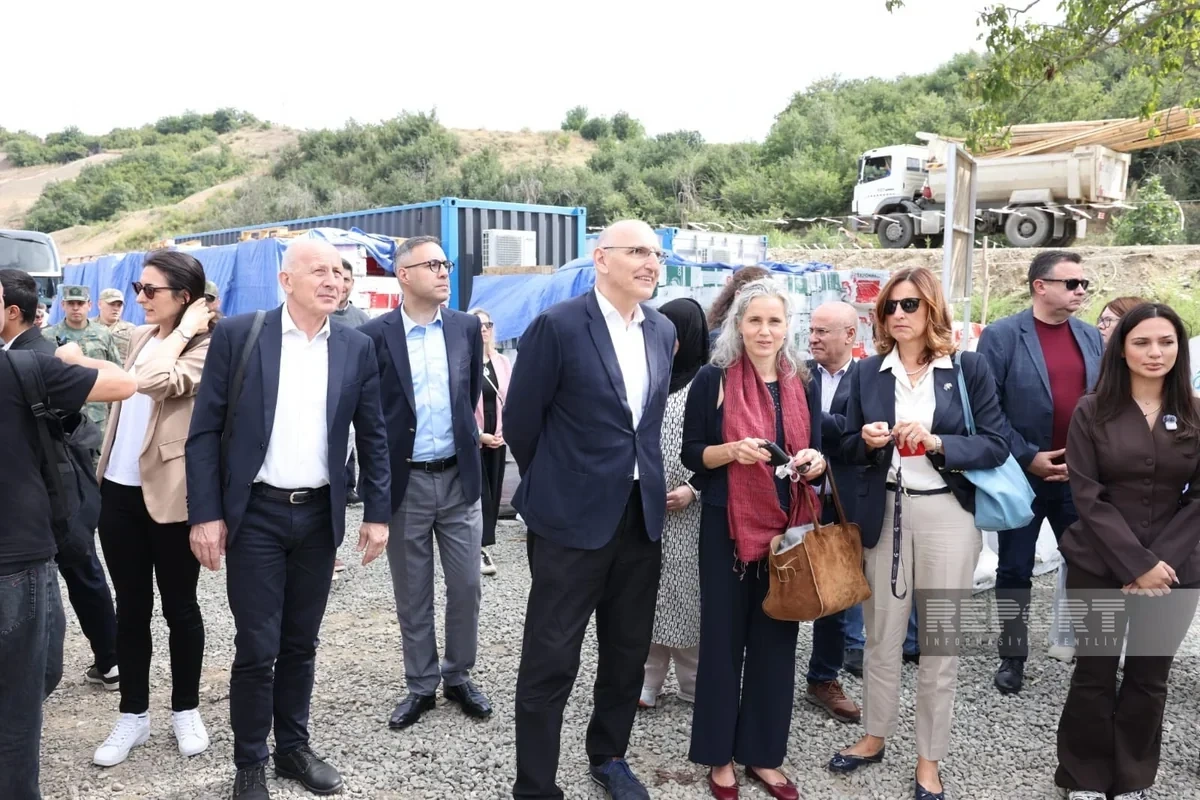 Diplomatlar Xankəndidə dəmir yolu və avtovağzal kompleksinin tikintisi ilə tanış olublar - FOTO