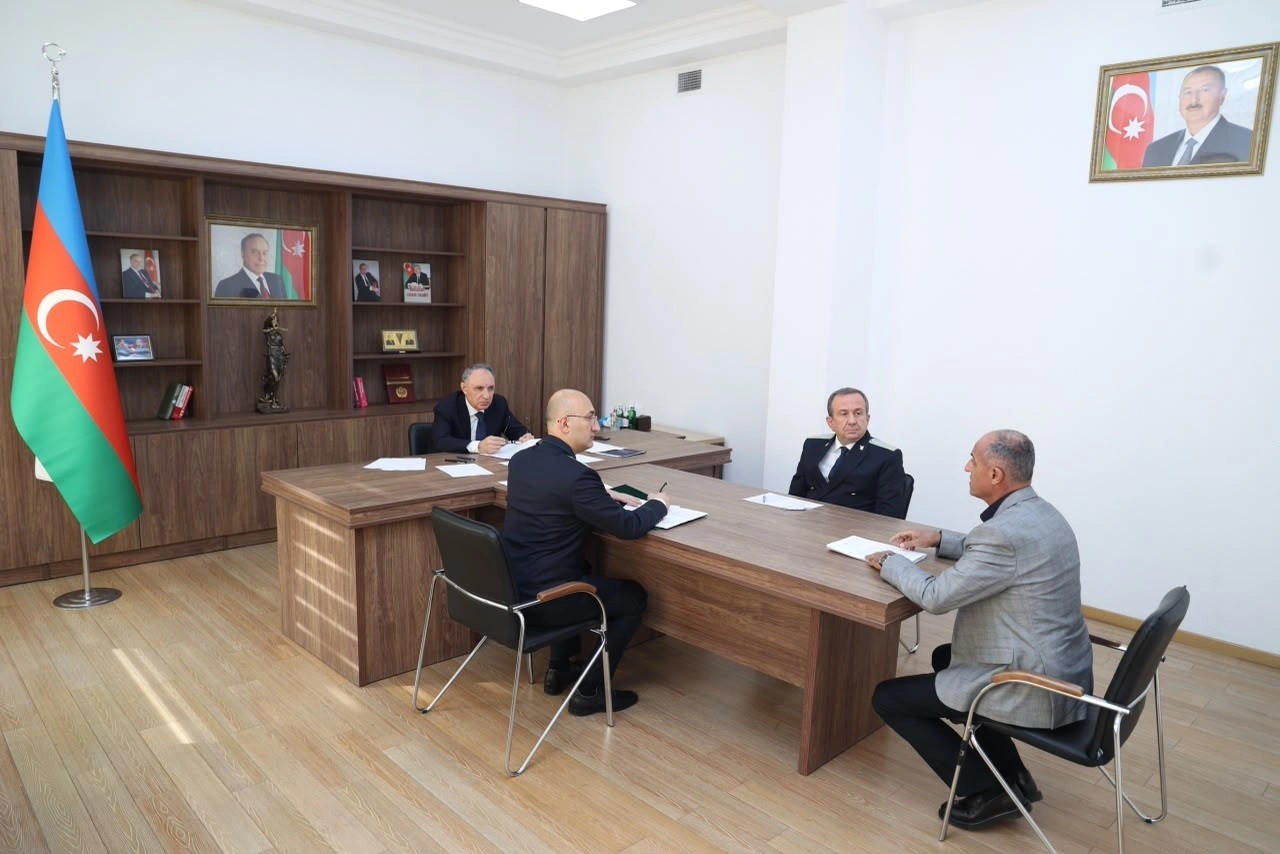 Baş prokuror vətəndaşları qəbul etdi - FOTOLAR