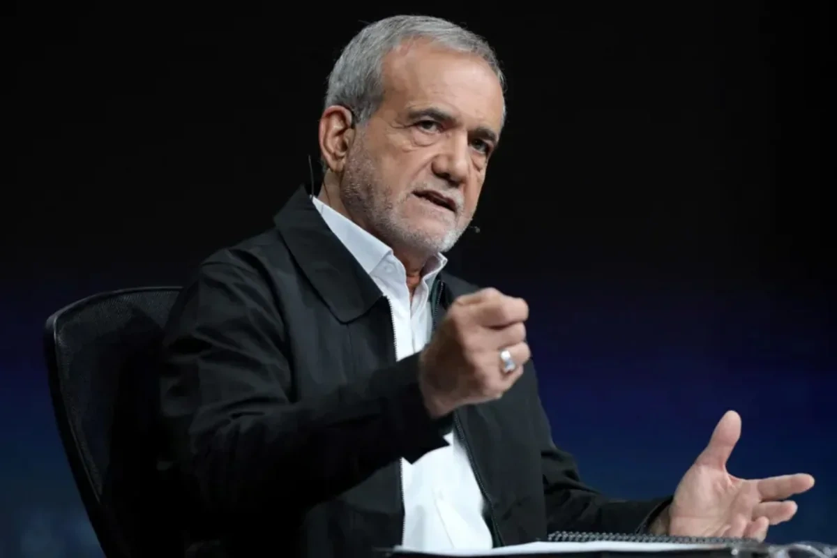 Pezeşkian: "İranlılar gücə tabe olmurlar" - FOTO