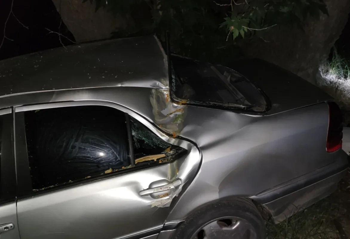 "Mercedes" dərəyə aşdı, 5 nəfər yaralandı
