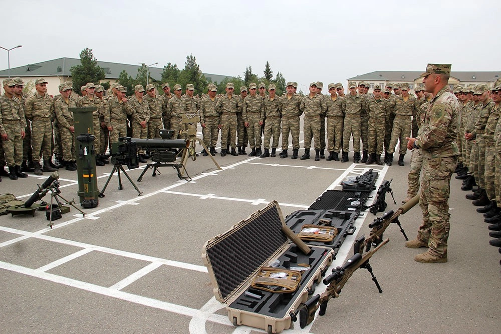 Hərbi vəzifəlilərlə növbəti təlim toplanışı başladı - FOTOLAR