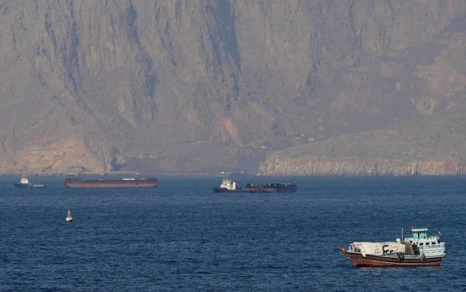 İran neftini daşıyan tankerlər Hörmüz boğazını keçib