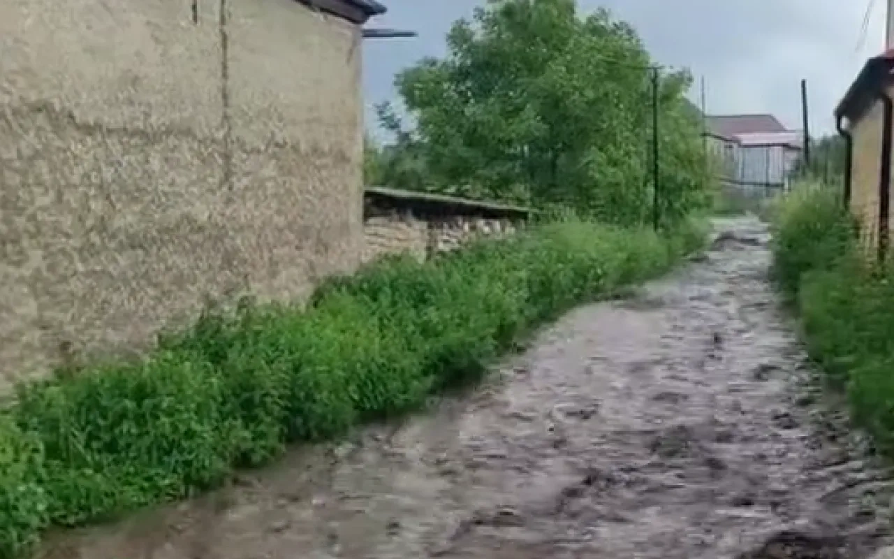 Azərbaycanda bu kəndi sel basdı - VİDEO