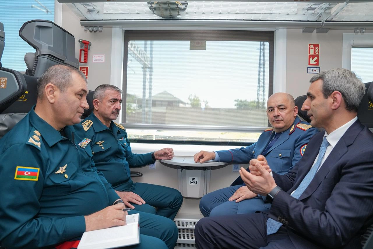 Azərbaycan-Gürcüstan qatarlarında sərhəd-gömrük prosedurları sürətləndiriləcək - FOTO