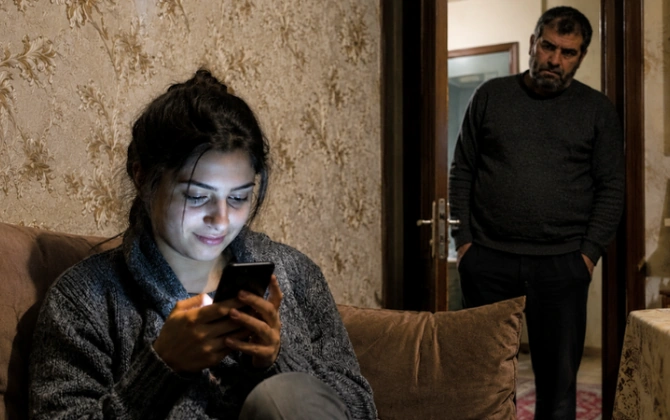 Ata qızında keçmiş ərinin mesajlarını gördü, onu döyərək öldürdü: “Hamını evdən çıxardı” – TƏFƏRRÜAT