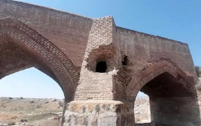 İranda Şah Abbasın tikdirdiyi tarixi körpü dağıdıldı...-FOTOLAR