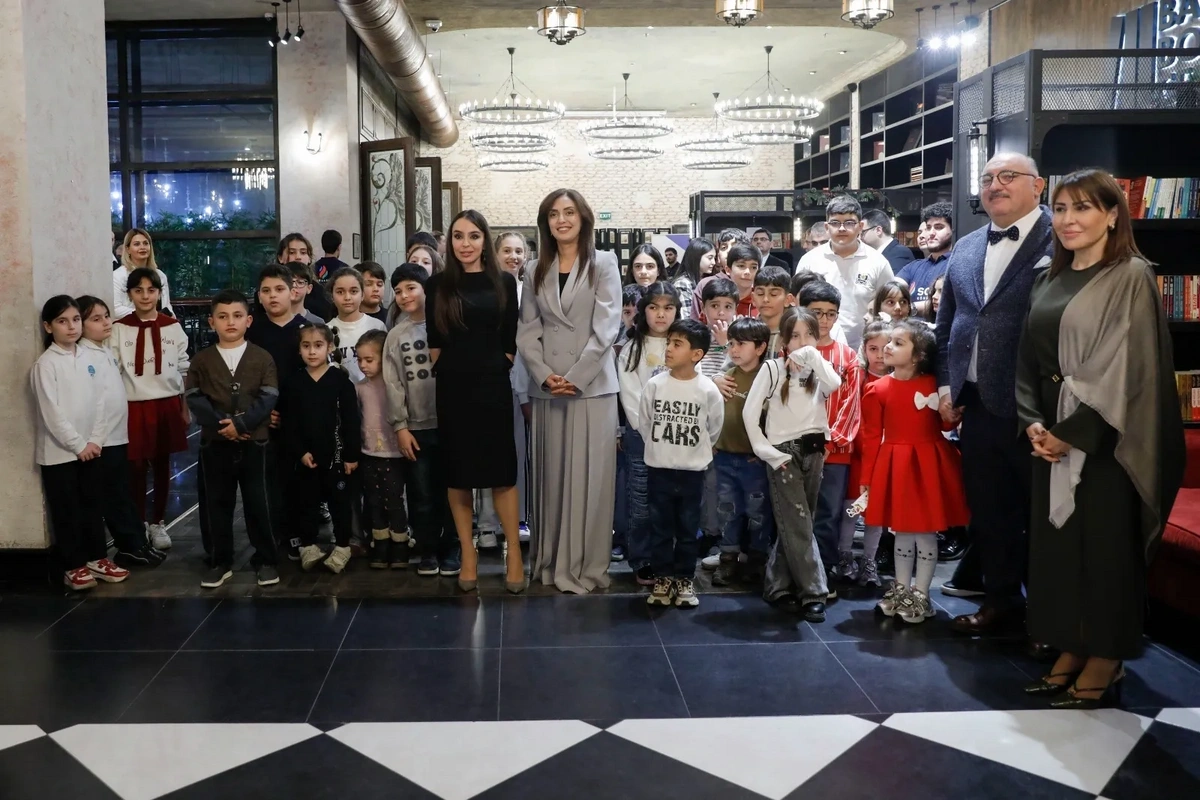 Bakı Kitab Mərkəzində SOCAR-ın dəstəyi ilə hazırlanmış "Qara qızılın sirri" adlı kitabın təqdimatı keçirilib - FOTO