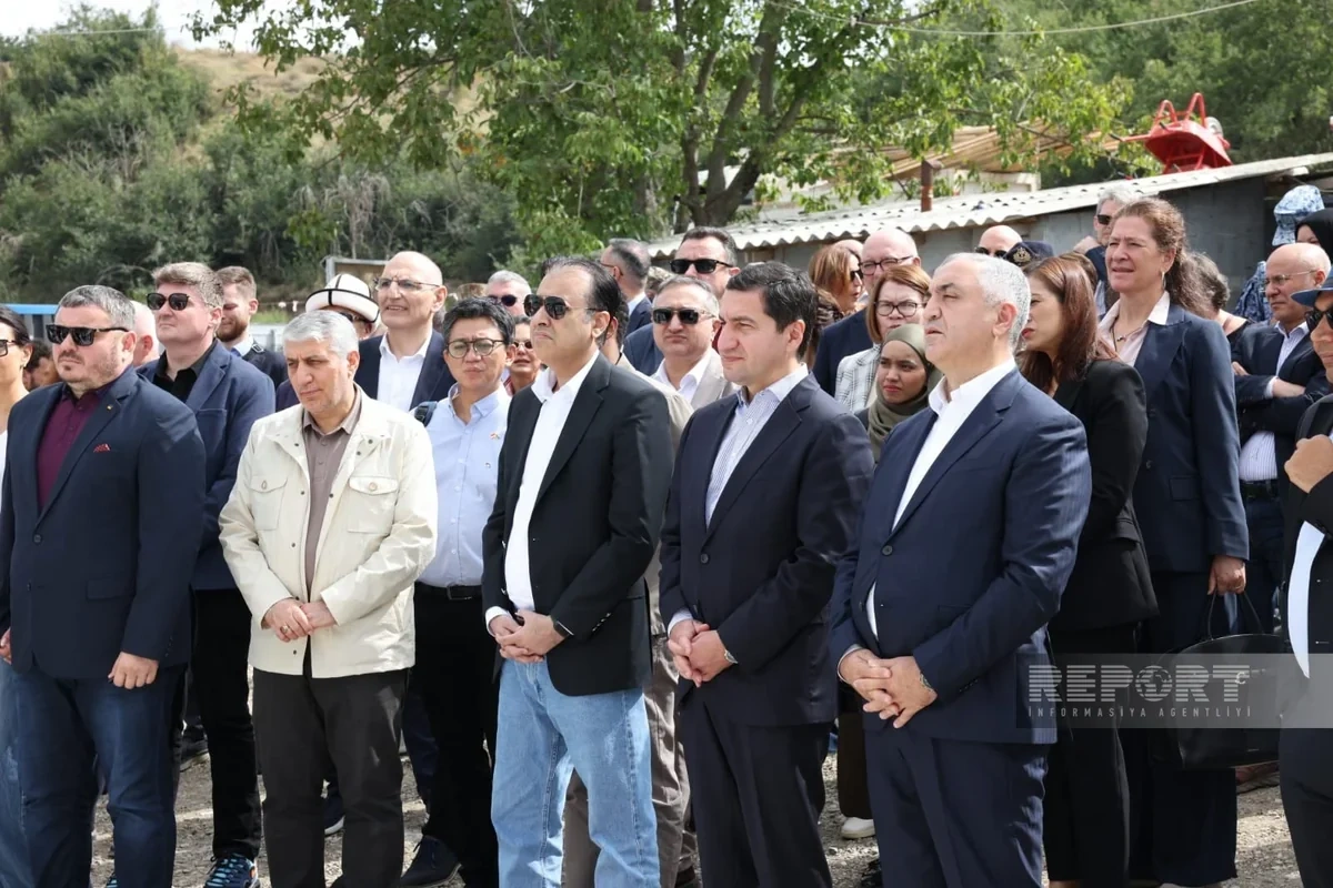 Diplomatlar Xankəndidə dəmir yolu və avtovağzal kompleksinin tikintisi ilə tanış olublar - FOTO