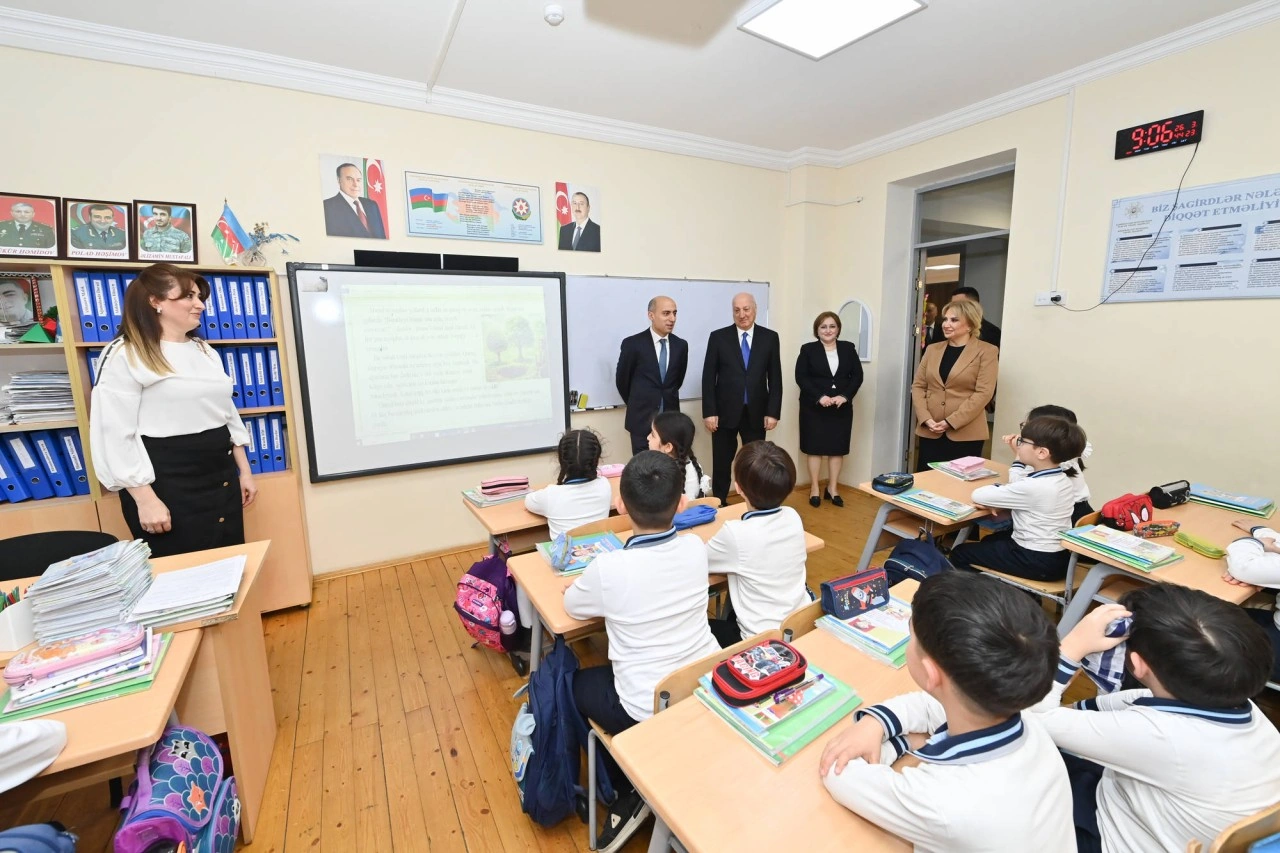Elm və təhsil naziri Sumqayıtdakı 1 nömrəli tam orta məktəbdə - FOTOLAR