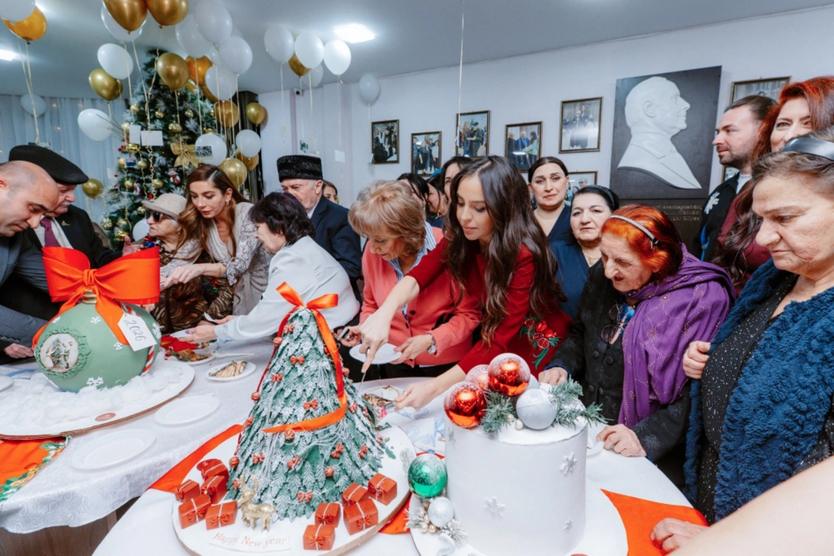 Ahıl şəxslər üçün sosial xidmət müəssisəsində Yeni il süfrəsi açılıb - FOTO
