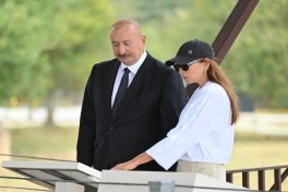 Prezidentlə xanımı Pir Ömər Sultan ziyarətgahında aparılan işlərlə tanış oldular - YENİLƏNİB - FOTO