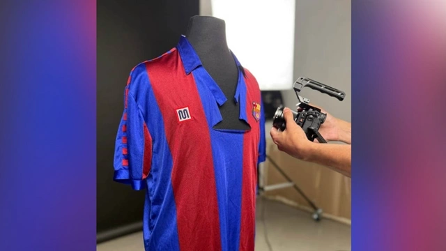 Maradonanın cırılmış köynəyi hərracda 179 min dollara satıldı