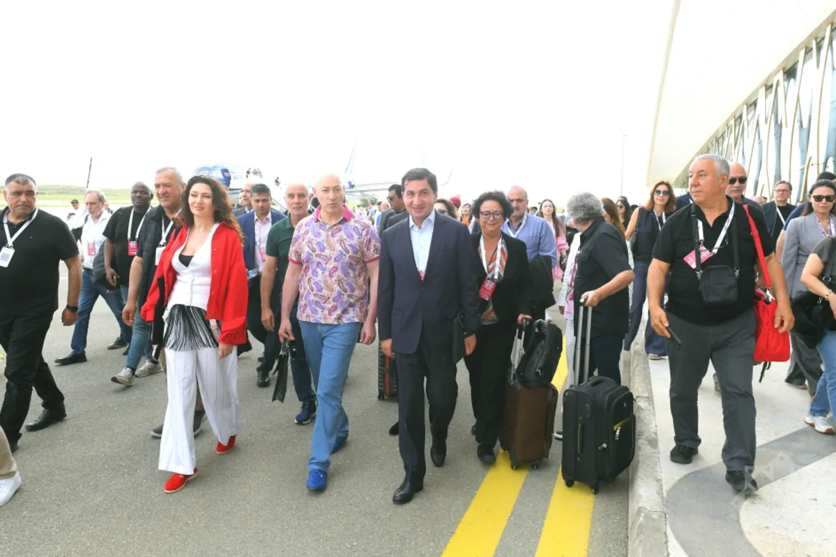 IV Şuşa Qlobal Media Forumu iştirakçıları Qarabağ küçəsi ilə tanış olublar