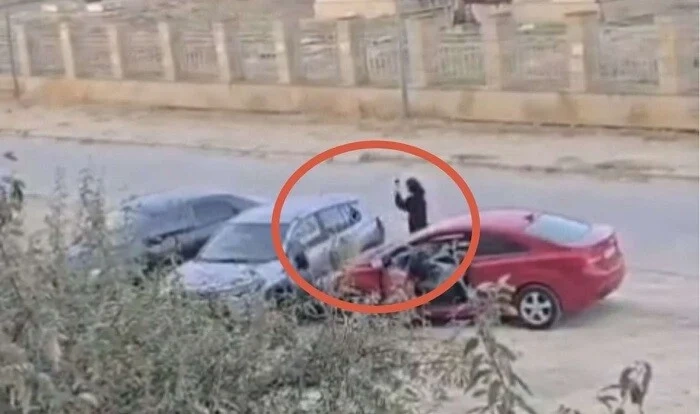 Bakıda qadın avtomobilə hücum etdi - VİDEO