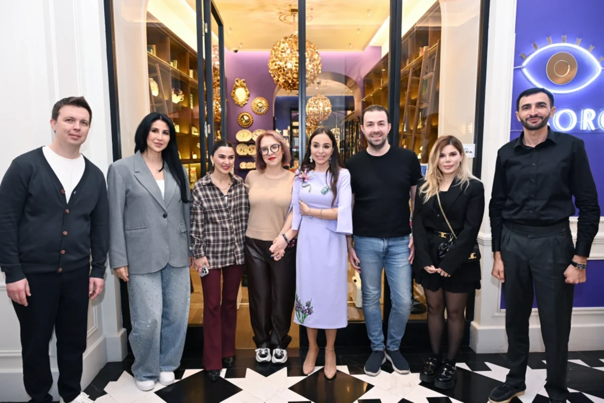 Leyla Əliyeva "Mənzərəyə açılan ev" mövzusunda qrup sərgisində iştirak edib - FOTO