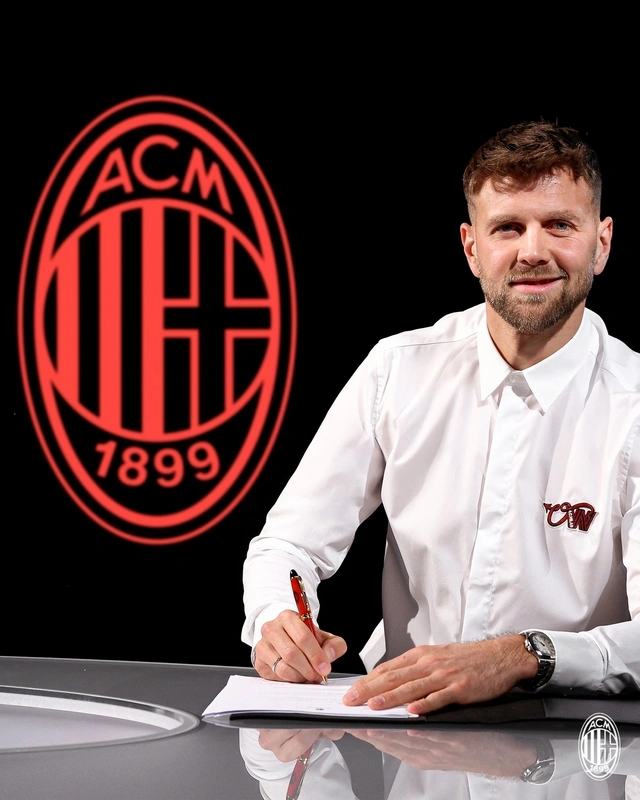 "Milan" yeni hücumçu transfer etdi - FOTO