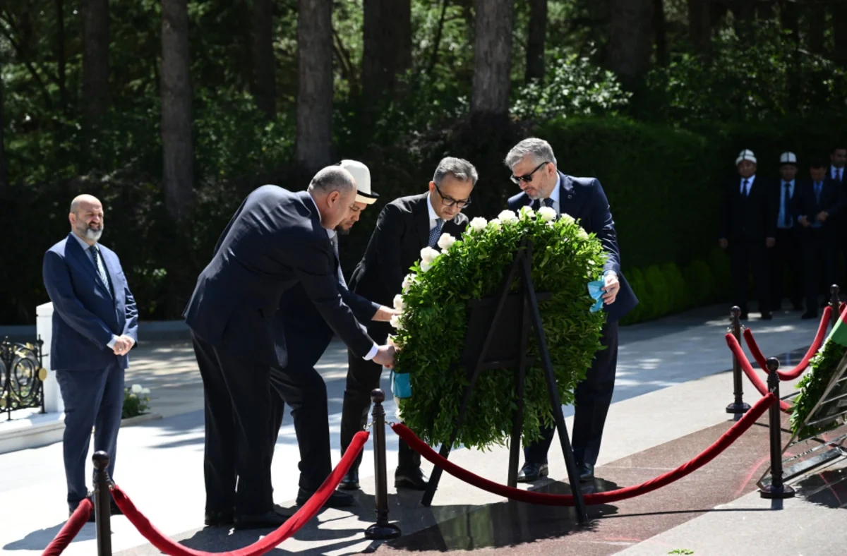 TDT ölkələrinin dini qurum rəhbərləri Fəxri xiyabanı və Zəfər parkını ziyarət ediblər - FOTO