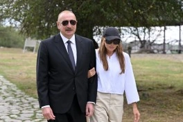 Prezidentlə xanımı Pir Ömər Sultan ziyarətgahında aparılan işlərlə tanış oldular - YENİLƏNİB - FOTO