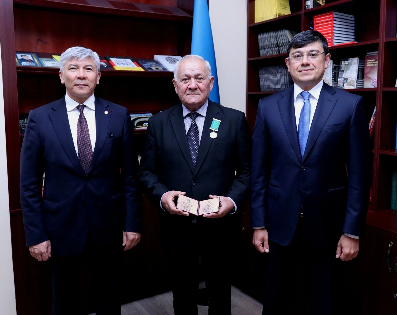 Fuad Muradov Akif Alaferdovaya medalını təqdim etdi - FOTOLAR