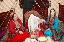 Leyla Əliyeva Türkmənistan milli mətbəxinə həsr olunan sərgidə iştirak edib - FOTO