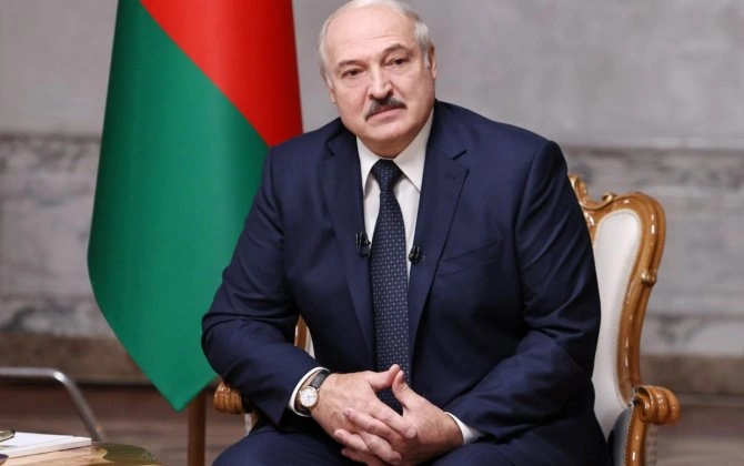 Lukaşenko sərhəd xidmətinə barmaq izi götürməyə icazə verən qanun imzalayıb